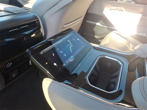 Used 2022 Jeep Grand Wagoneer Series I image 16