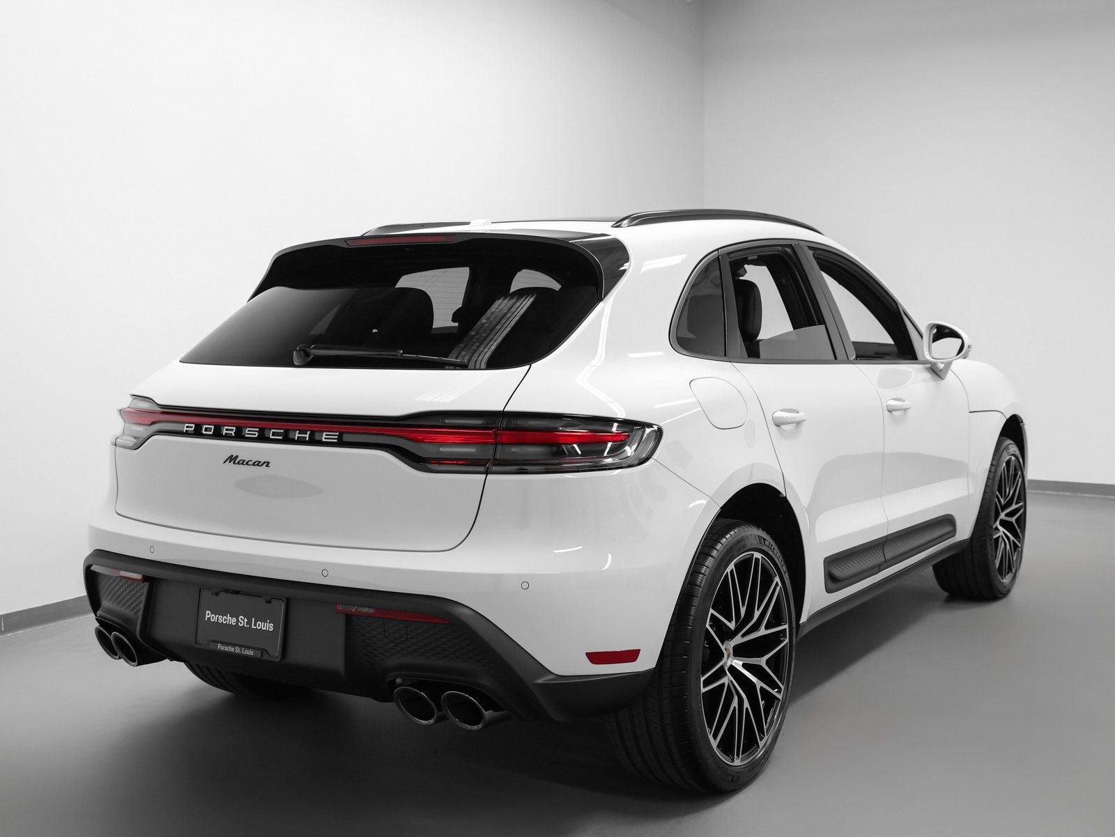 Certified 2026 Porsche Macan AWD/4WD image 12