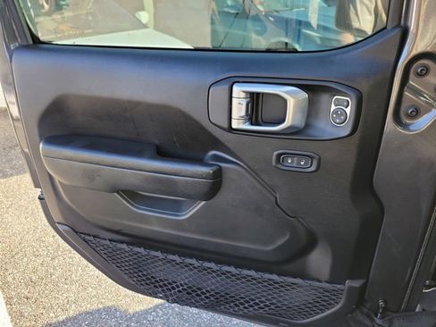 Used 2023 Jeep Gladiator Sport image 36