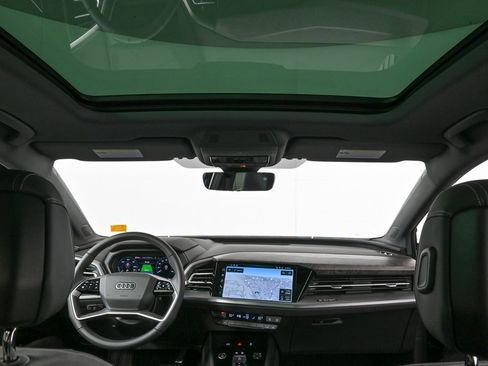 New 2025 Audi Q4 e-tron Prestige image 18