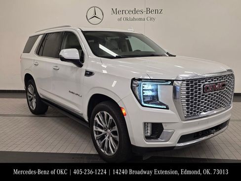 Used 2021 GMC Yukon Denali w/ Denali Premium Package image 3