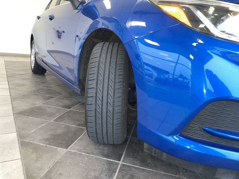 Used 2017 Chevrolet Cruze LT image 16