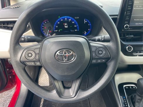 Used 2022 Toyota Corolla LE image 7