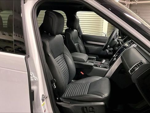 Certified 2025 Land Rover Discovery Dynamic SE AWD/4WD image 6