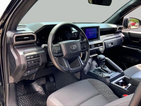 Used 2025 Toyota Tacoma SR5 AWD/4WD image 17