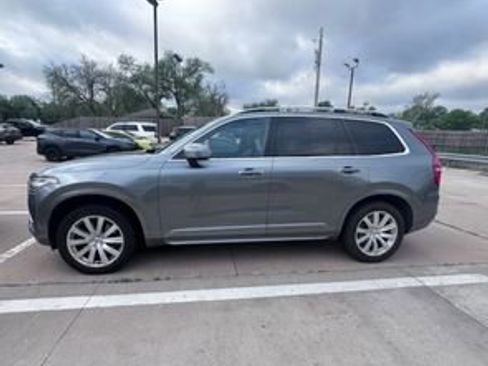 Used 2016 Volvo XC90 T6 Momentum w/ Momentum Plus Package image 3