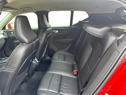 Used 2022 Volvo XC40 T5 Momentum AWD/4WD image 13