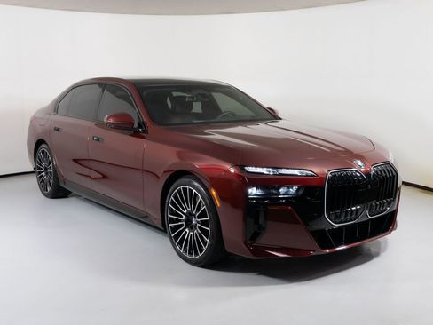 Used 2025 BMW 760i xDrive w/ Executive Package AWD/4WD image 1