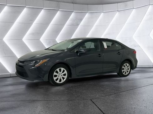 Used 2023 Toyota Corolla LE FWD image 3