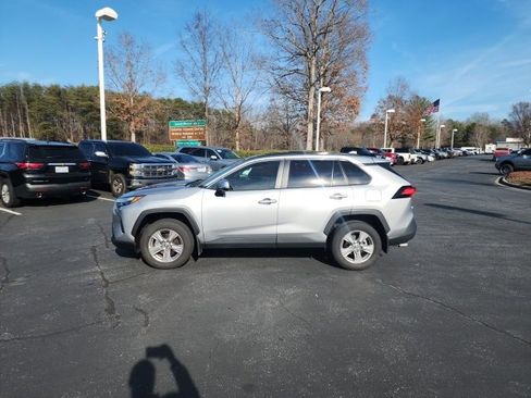 Used 2025 Toyota RAV4 XLE image 4