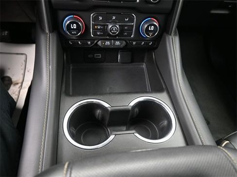 Used 2023 Chevrolet Suburban Premier image 11