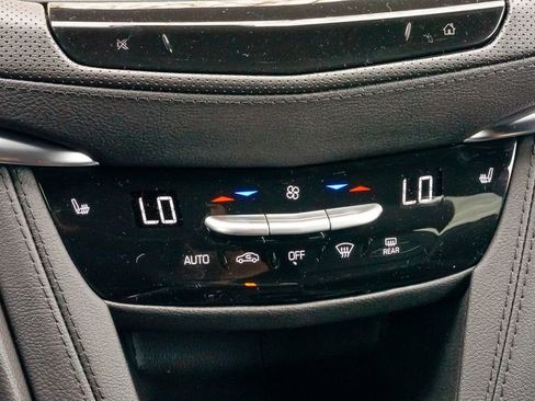 Certified 2025 Cadillac XT6 Luxury image 32