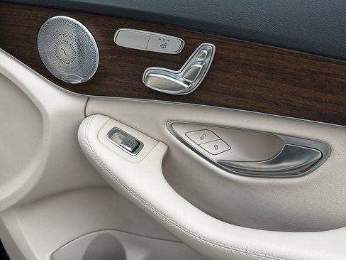 Certified 2021 Mercedes-Benz C 300 4MATIC Sedan image 17