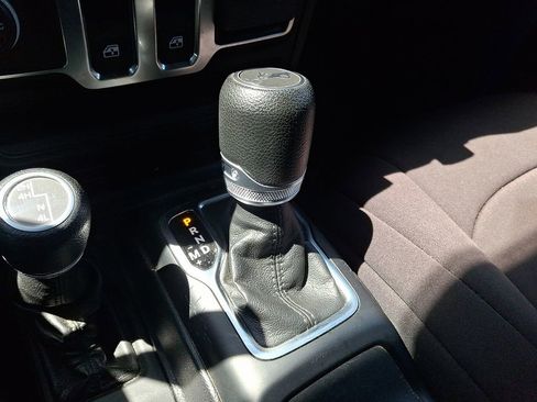 Used 2020 Jeep Wrangler Sport image 14