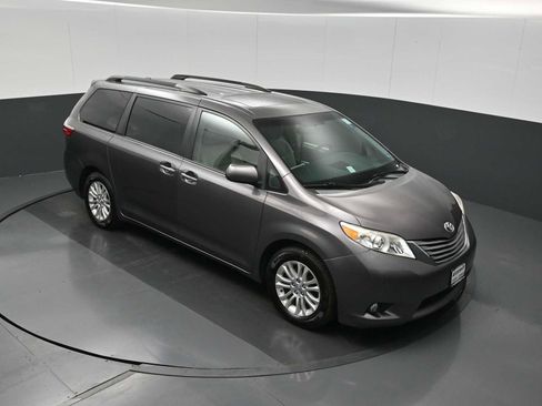 Used 2015 Toyota Sienna XLE image 15