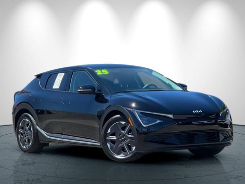 Used 2025 Kia EV6 Light RWD image 2