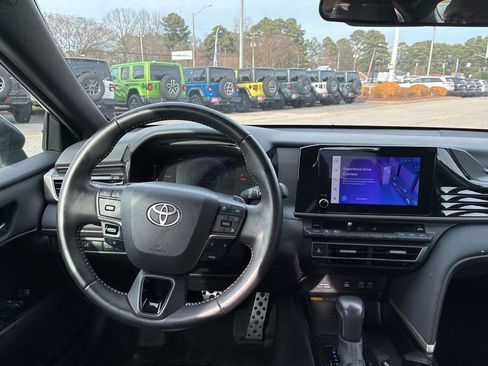Used 2025 Toyota Camry SE image 23