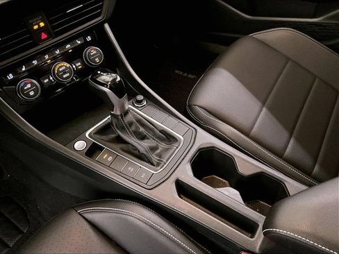 Used 2023 Volkswagen Jetta SE w/ Panoramic Sunroof Package FWD image 16