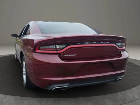 Used 2019 Dodge Charger SXT RWD image 3