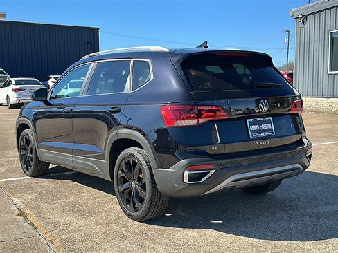 Used 2024 Volkswagen Taos SE w/ MDO Package image 6