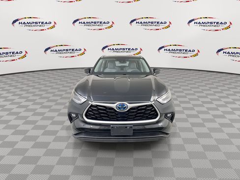 Used 2021 Toyota Highlander XLE image 3