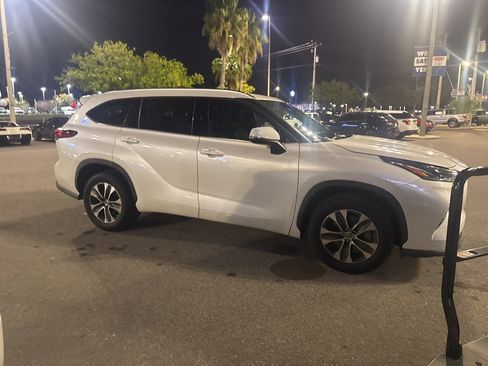 Used 2021 Toyota Highlander XLE image 7