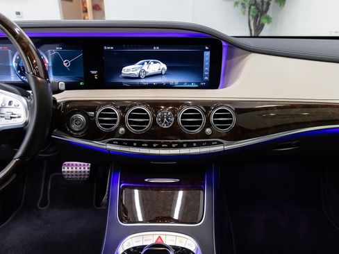 Used 2018 Mercedes-Benz S 560 Sedan image 18