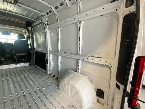 Used 2025 RAM ProMaster 2500 w/ Convenience Group FWD image 14