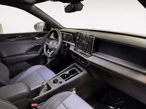 New 2026 Volkswagen Tiguan SE R-Line AWD/4WD image 9