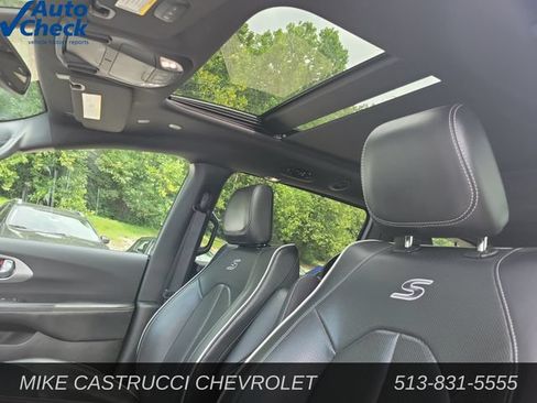 Used 2025 Chrysler Pacifica Limited FWD image 24