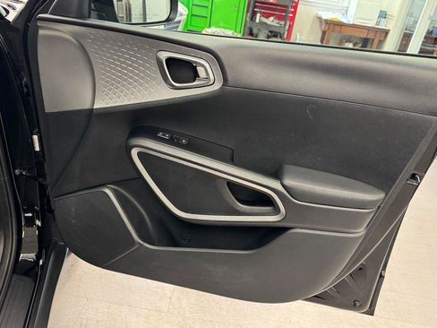 Used 2025 Kia Soul LX w/ LX Technology Package image 18