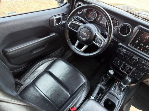 Used 2019 Jeep Wrangler Unlimited Sahara w/ Quick Order Package 24M Moab AWD/4WD image 20