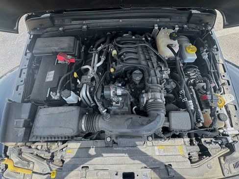 Used 2022 Jeep Wrangler Unlimited Sahara AWD/4WD image 34