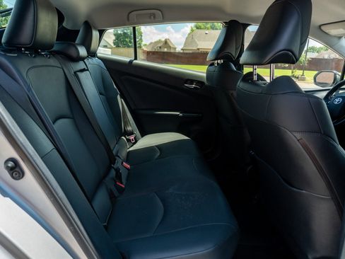 Used 2021 Toyota Prius XLE FWD image 17