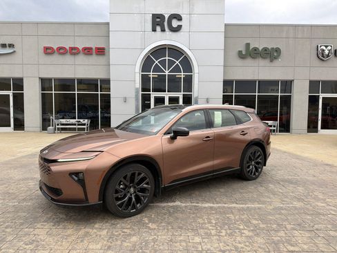 Used 2025 Toyota Crown Signia w/ Advanced Technology Package image 1