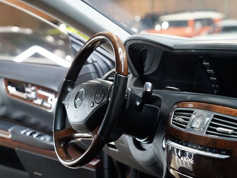 Used 2011 Mercedes-Benz CL 550 4MATIC w/ Sport Pkg Plus One image 49