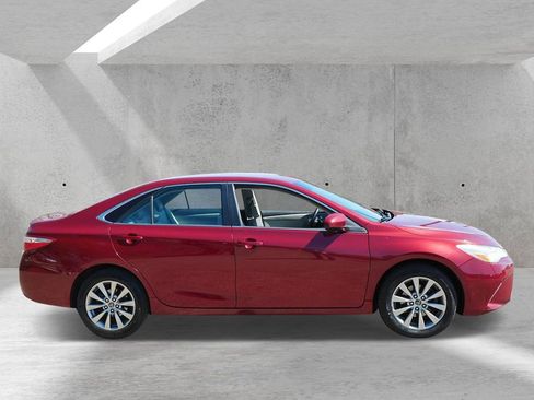 Used 2015 Toyota Camry XLE image 2