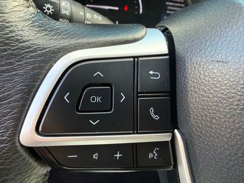 Used 2024 Toyota Sienna XLE image 18