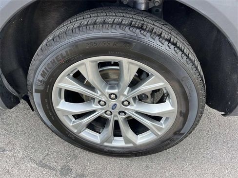 Used 2023 Ford Explorer Limited w/ Limited Technology Package image 11