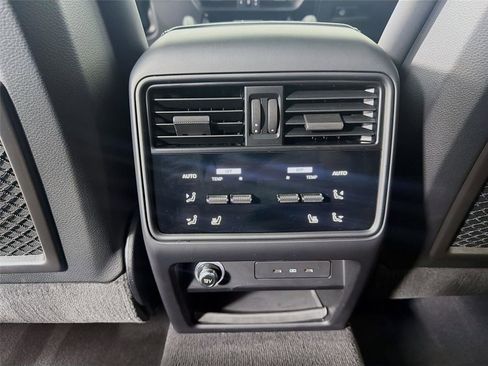 Used 2025 Porsche Cayenne Coupe AWD/4WD image 22