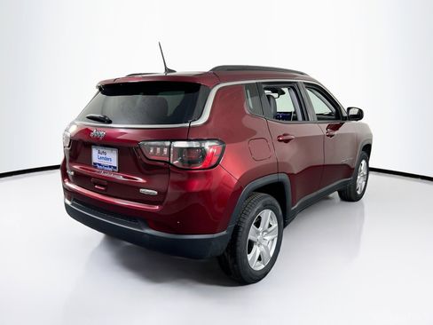 Used 2022 Jeep Compass Latitude w/ Sun and Sound Group AWD/4WD image 5