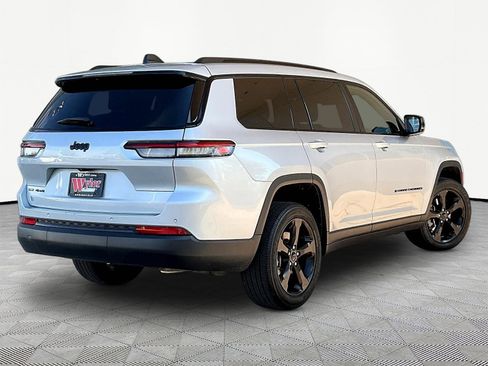 Used 2023 Jeep Grand Cherokee L Laredo AWD/4WD image 6