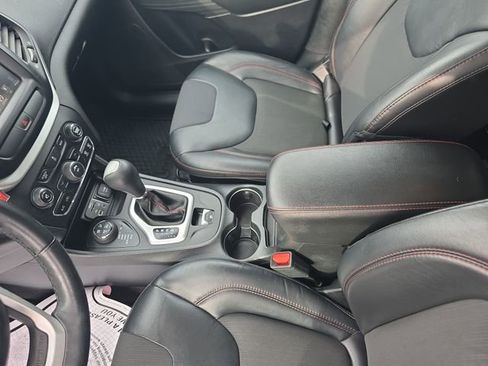Used 2016 Jeep Cherokee Trailhawk image 21