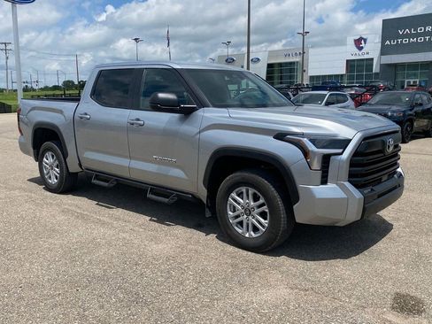 Used 2026 Toyota Tundra SR5 w/ SR5 Premium Package AWD/4WD image 8