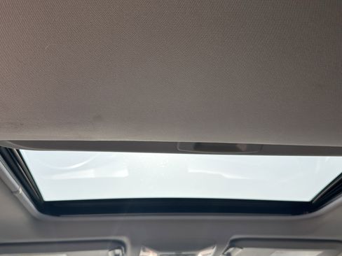 Used 2022 Toyota RAV4 XLE Premium AWD/4WD image 23