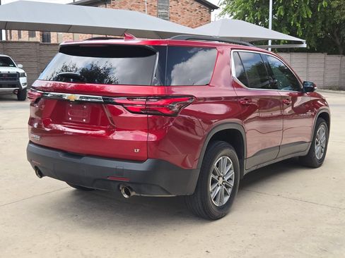 Used 2023 Chevrolet Traverse LT w/ Rear Camera Mirror Package FWD image 3
