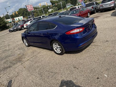 Used 2015 Ford Fusion SE FWD image 2
