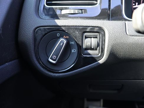 Used 2019 Volkswagen Golf 4-Door image 34