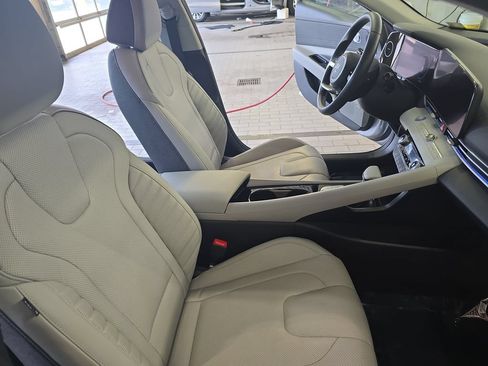 Used 2021 Hyundai Elantra Limited w/ Cargo Package FWD image 11
