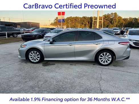 Used 2018 Toyota Camry LE image 3